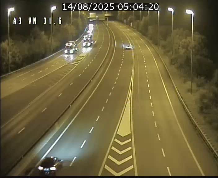 <h2>Traffic live webcam Luxembourg - Croix de Gasperich - A3 - BK 1.6 - direction France/Aire de Berchem</h2>