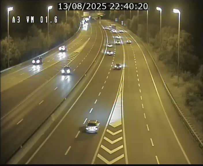 <h2>Traffic live webcam Luxembourg - Croix de Gasperich - A3 - BK 1.6 - direction France/Aire de Berchem</h2>