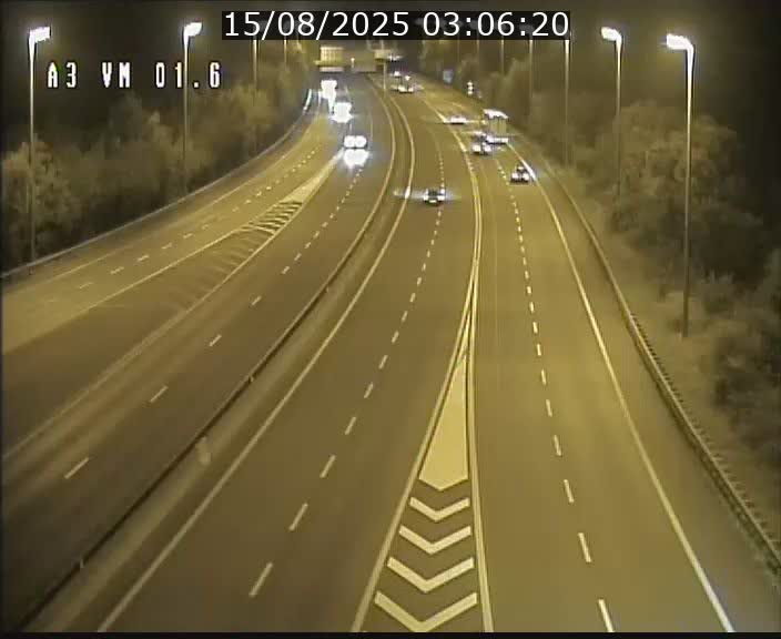<h2>Traffic live webcam Luxembourg - Croix de Gasperich - A3 - BK 1.6 - direction France/Aire de Berchem</h2>