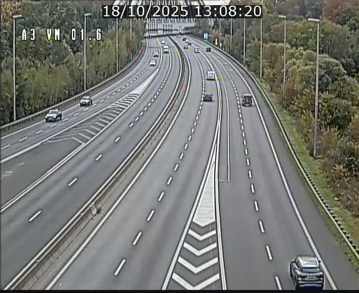 <h2>Traffic live webcam Luxembourg - Croix de Gasperich - A3 - BK 1.6 - direction France/Aire de Berchem</h2>