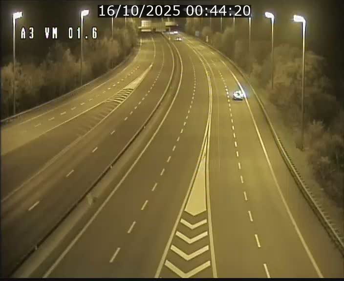 <h2>Traffic live webcam Luxembourg - Croix de Gasperich - A3 - BK 1.6 - direction France/Aire de Berchem</h2>