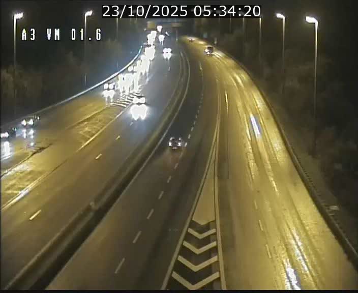 <h2>Traffic live webcam Luxembourg - Croix de Gasperich - A3 - BK 1.6 - direction France/Aire de Berchem</h2>