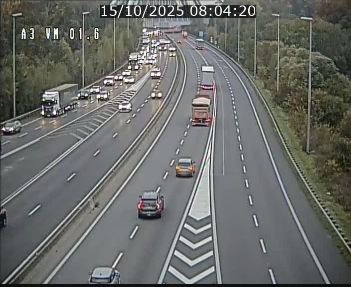 <h2>Traffic live webcam Luxembourg - Croix de Gasperich - A3 - BK 1.6 - direction France/Aire de Berchem</h2>