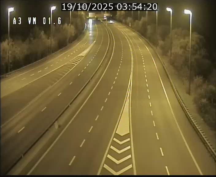 <h2>Traffic live webcam Luxembourg - Croix de Gasperich - A3 - BK 1.6 - direction France/Aire de Berchem</h2>