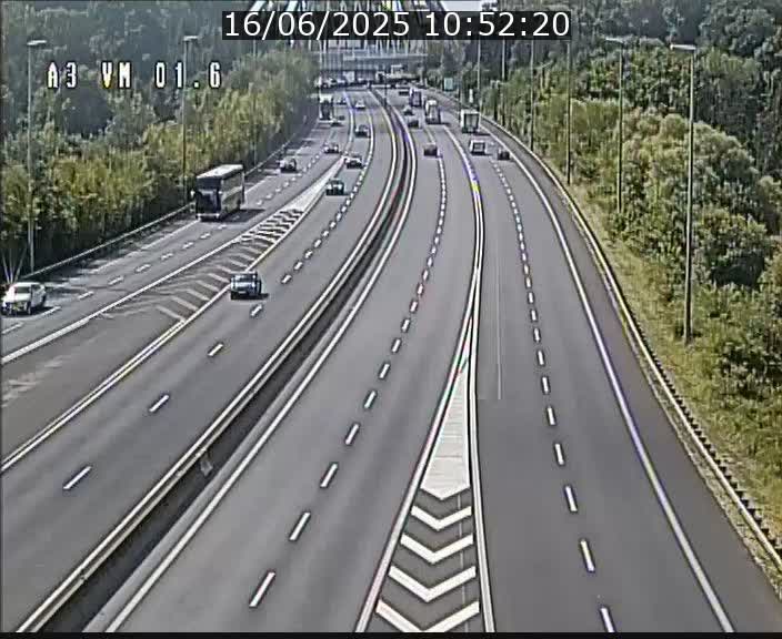 Traffic live webcam Luxembourg - Croix de Gasperich - A3 - BK 1.6 - direction France/Aire de Berchem