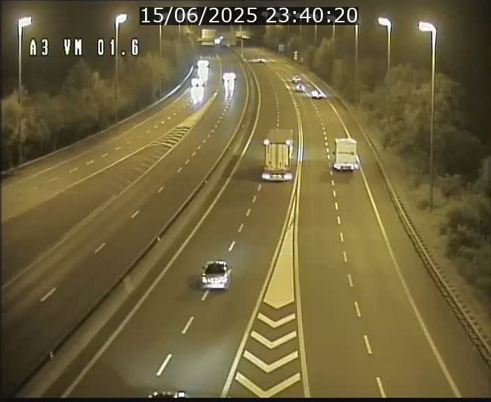 Traffic live webcam Luxembourg - Croix de Gasperich - A3 - BK 1.6 - direction France/Aire de Berchem