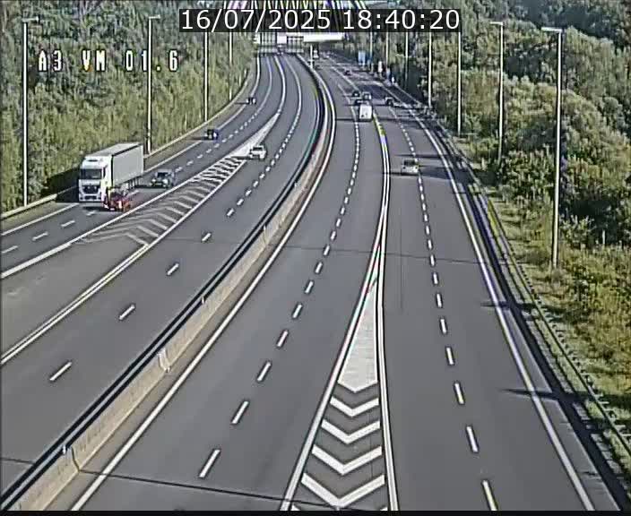 Traffic live webcam Luxembourg - Croix de Gasperich - A3 - BK 1.6 - direction France/Aire de Berchem