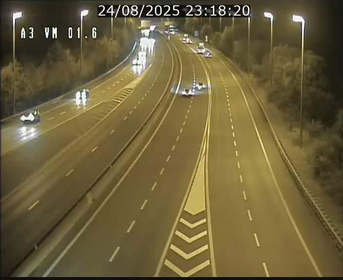 <h2>Traffic live webcam Luxembourg - Croix de Gasperich - A3 - BK 1.6 - direction France/Aire de Berchem</h2>