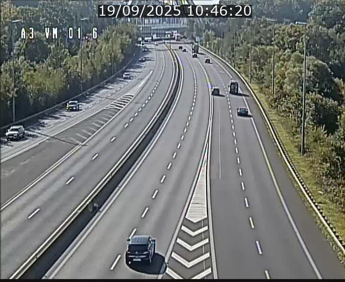 Traffic live webcam Luxembourg - Croix de Gasperich - A3 - BK 1.6 - direction France/Aire de Berchem