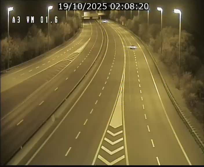 <h2>Traffic live webcam Luxembourg - Croix de Gasperich - A3 - BK 1.6 - direction France/Aire de Berchem</h2>
