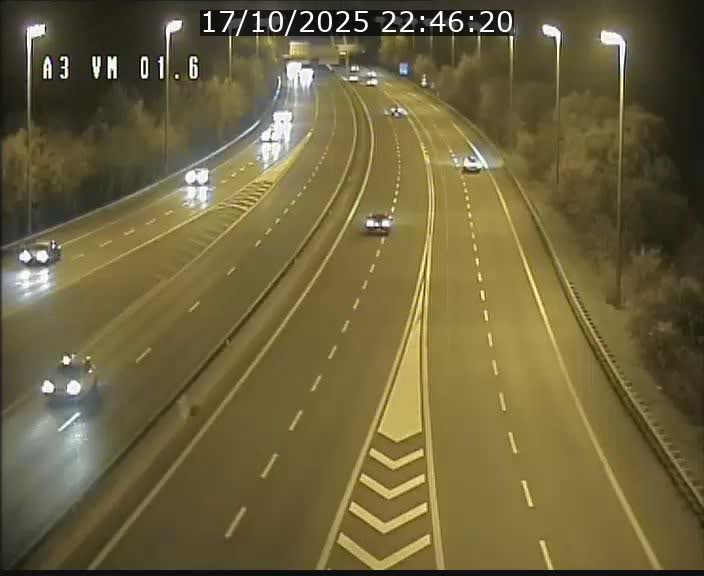 <h2>Traffic live webcam Luxembourg - Croix de Gasperich - A3 - BK 1.6 - direction France/Aire de Berchem</h2>
