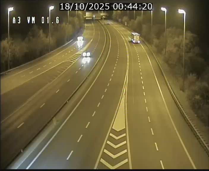 <h2>Traffic live webcam Luxembourg - Croix de Gasperich - A3 - BK 1.6 - direction France/Aire de Berchem</h2>