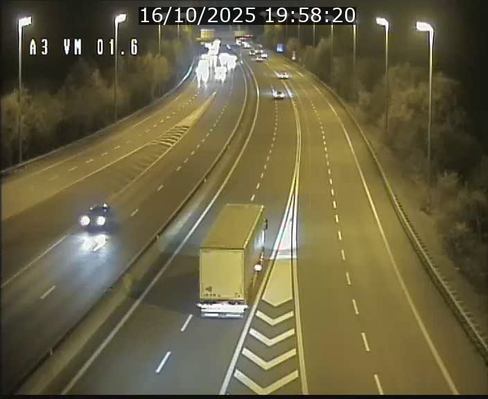 <h2>Traffic live webcam Luxembourg - Croix de Gasperich - A3 - BK 1.6 - direction France/Aire de Berchem</h2>
