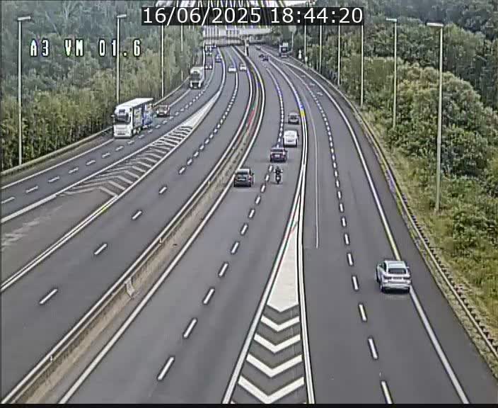 Traffic live webcam Luxembourg - Croix de Gasperich - A3 - BK 1.6 - direction France/Aire de Berchem