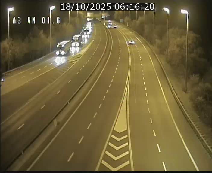 <h2>Traffic live webcam Luxembourg - Croix de Gasperich - A3 - BK 1.6 - direction France/Aire de Berchem</h2>