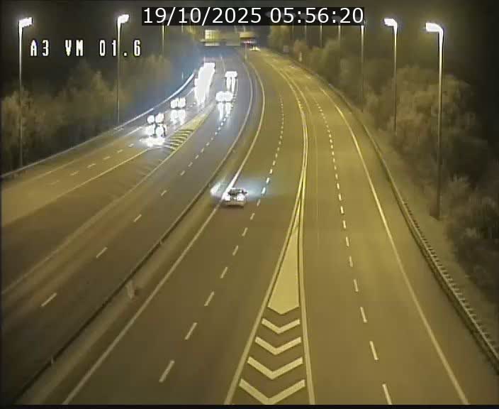 <h2>Traffic live webcam Luxembourg - Croix de Gasperich - A3 - BK 1.6 - direction France/Aire de Berchem</h2>