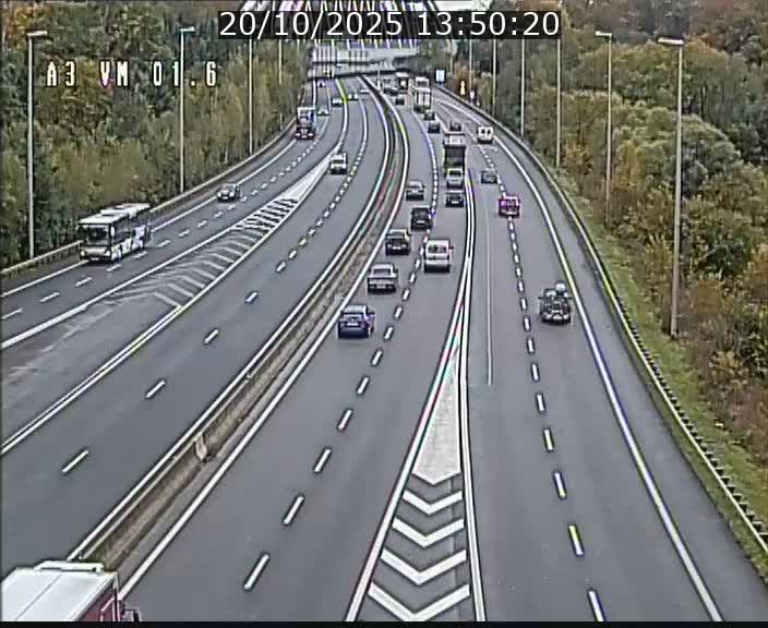 <h2>Traffic live webcam Luxembourg - Croix de Gasperich - A3 - BK 1.6 - direction France/Aire de Berchem</h2>