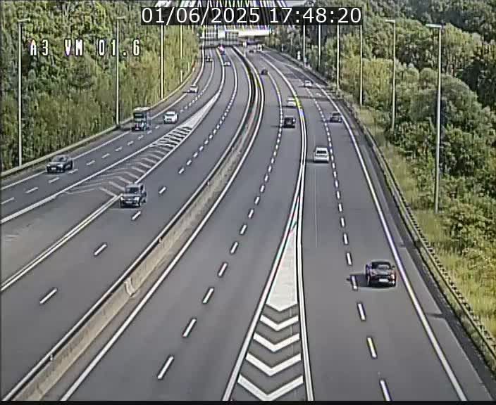Traffic live webcam Luxembourg - Croix de Gasperich - A3 - BK 1.6 - direction France/Aire de Berchem