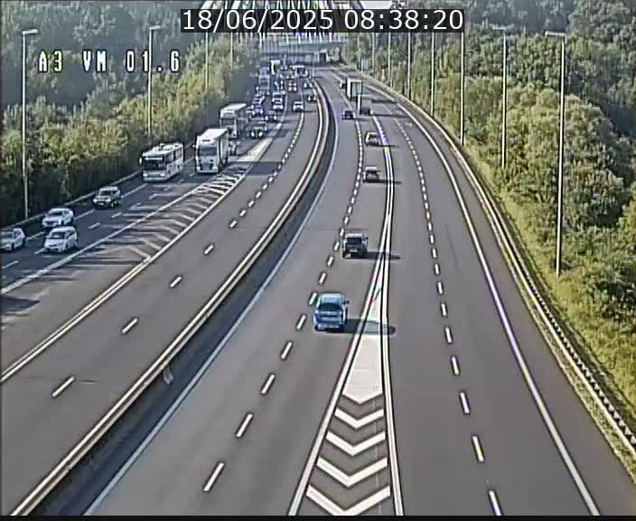 Traffic live webcam Luxembourg - Croix de Gasperich - A3 - BK 1.6 - direction France/Aire de Berchem