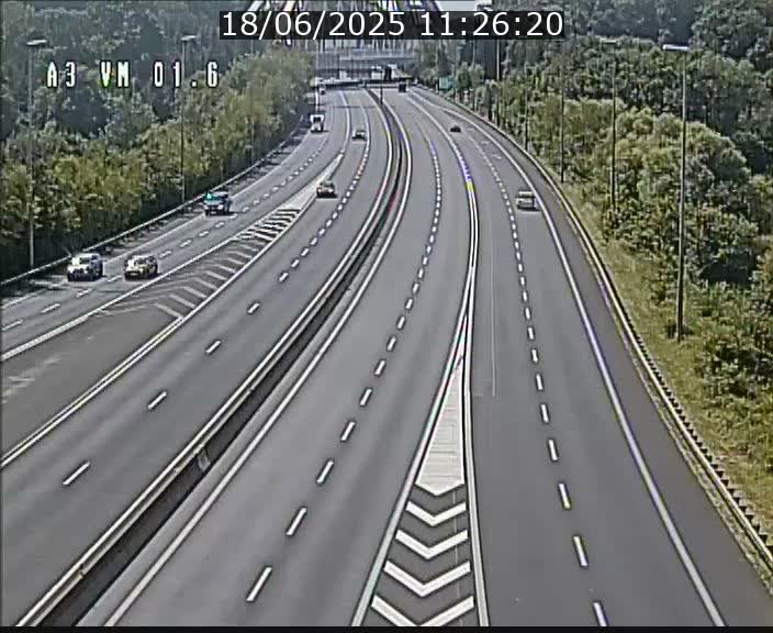 Traffic live webcam Luxembourg - Croix de Gasperich - A3 - BK 1.6 - direction France/Aire de Berchem