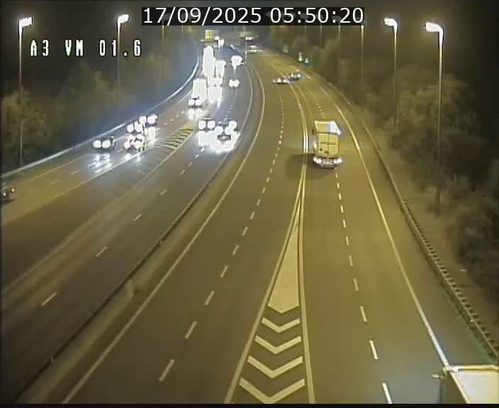 <h2>Traffic live webcam Luxembourg - Croix de Gasperich - A3 - BK 1.6 - direction France/Aire de Berchem</h2>