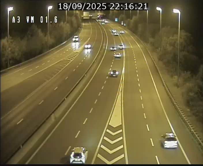 <h2>Traffic live webcam Luxembourg - Croix de Gasperich - A3 - BK 1.6 - direction France/Aire de Berchem</h2>