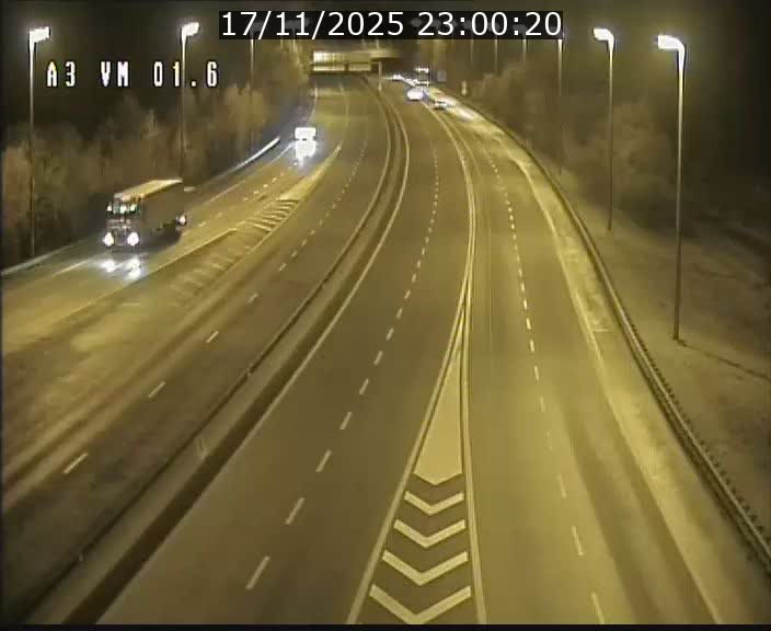 <h2>Traffic live webcam Luxembourg - Croix de Gasperich - A3 - BK 1.6 - direction France/Aire de Berchem</h2>
