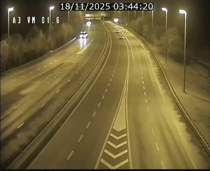 <h2>Traffic live webcam Luxembourg - Croix de Gasperich - A3 - BK 1.6 - direction France/Aire de Berchem</h2>