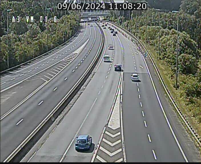 Traffic live webcam Luxembourg - Croix de Gasperich - A3 - BK 1.6 - direction France/Aire de Berchem