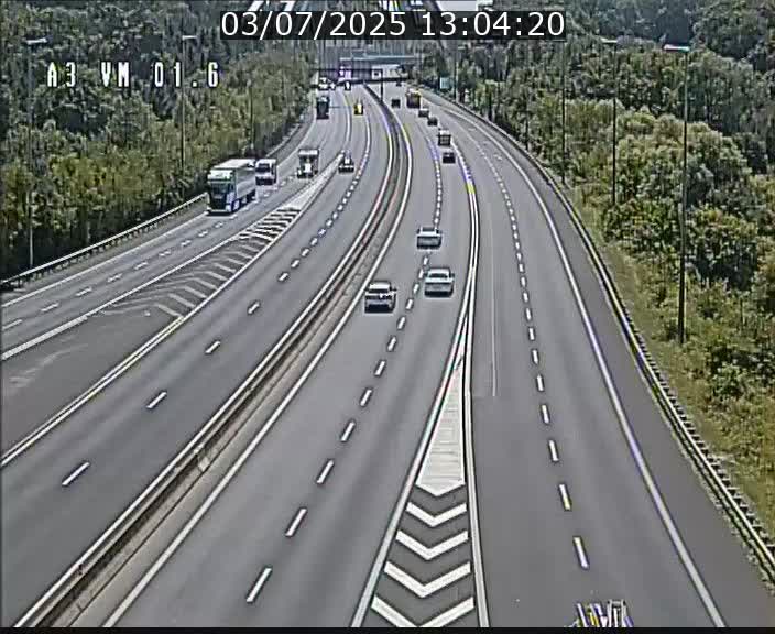 Traffic live webcam Luxembourg - Croix de Gasperich - A3 - BK 1.6 - direction France/Aire de Berchem