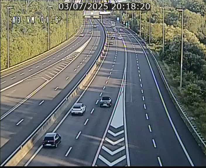 Traffic live webcam Luxembourg - Croix de Gasperich - A3 - BK 1.6 - direction France/Aire de Berchem
