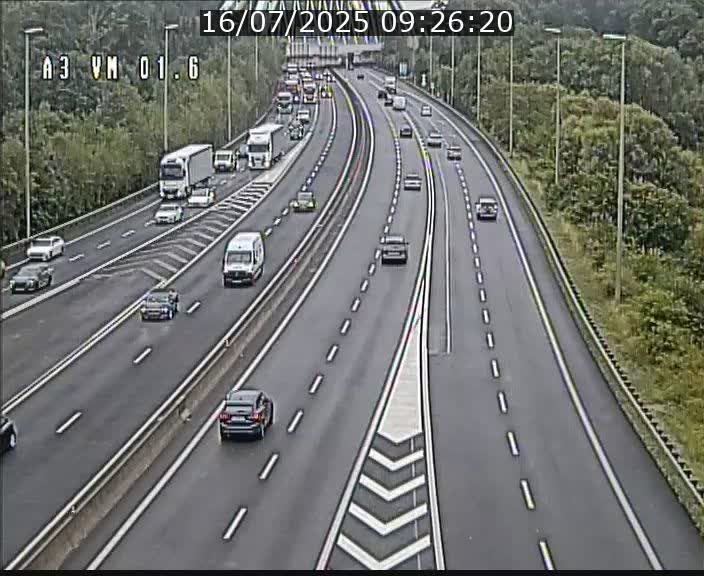 Traffic live webcam Luxembourg - Croix de Gasperich - A3 - BK 1.6 - direction France/Aire de Berchem