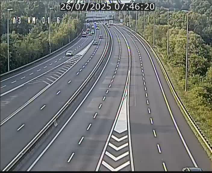 Traffic live webcam Luxembourg - Croix de Gasperich - A3 - BK 1.6 - direction France/Aire de Berchem