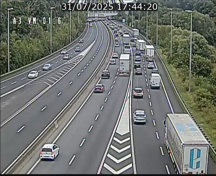 Traffic live webcam Luxembourg - Croix de Gasperich - A3 - BK 1.6 - direction France/Aire de Berchem