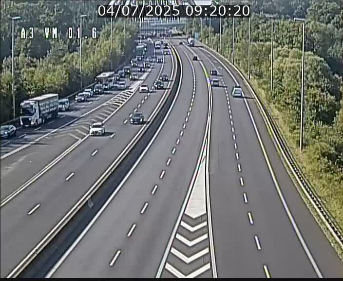 Traffic live webcam Luxembourg - Croix de Gasperich - A3 - BK 1.6 - direction France/Aire de Berchem