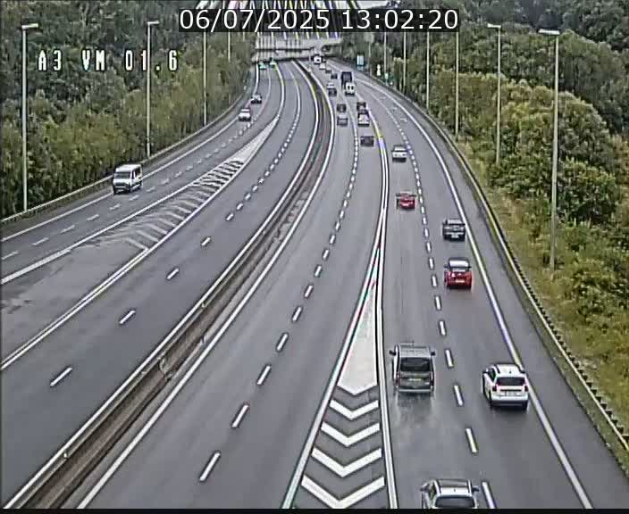 Traffic live webcam Luxembourg - Croix de Gasperich - A3 - BK 1.6 - direction France/Aire de Berchem