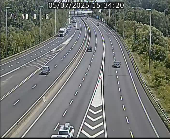 Traffic live webcam Luxembourg - Croix de Gasperich - A3 - BK 1.6 - direction France/Aire de Berchem