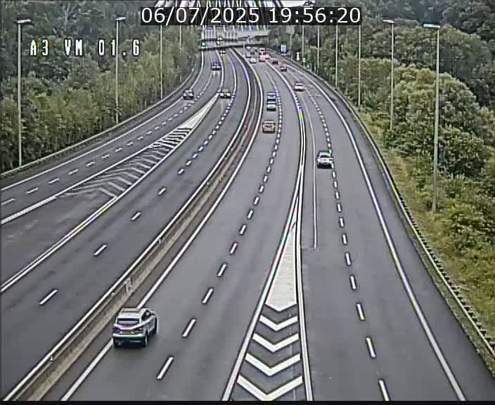 Traffic live webcam Luxembourg - Croix de Gasperich - A3 - BK 1.6 - direction France/Aire de Berchem