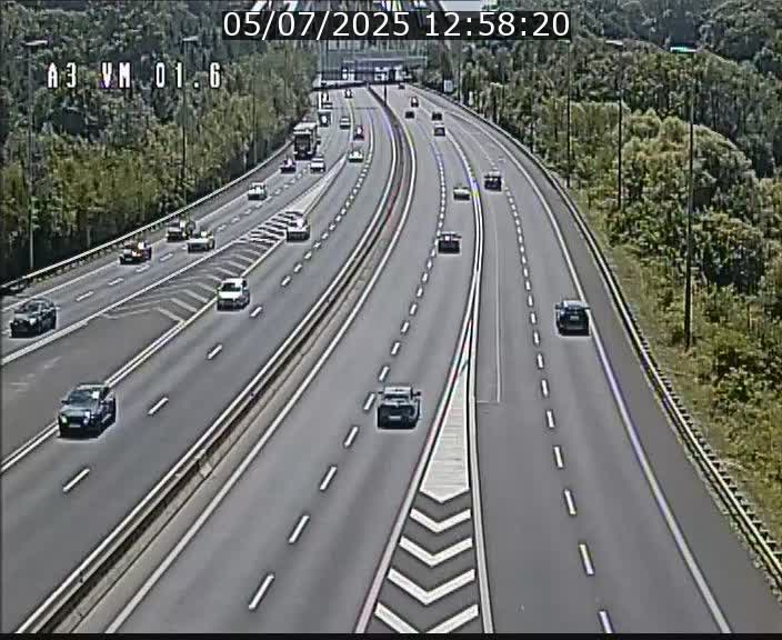 Traffic live webcam Luxembourg - Croix de Gasperich - A3 - BK 1.6 - direction France/Aire de Berchem