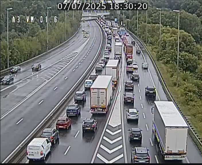 Traffic live webcam Luxembourg - Croix de Gasperich - A3 - BK 1.6 - direction France/Aire de Berchem