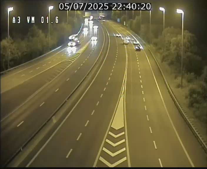 Traffic live webcam Luxembourg - Croix de Gasperich - A3 - BK 1.6 - direction France/Aire de Berchem