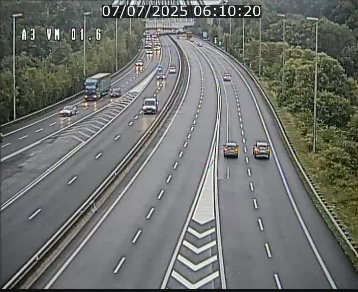 Traffic live webcam Luxembourg - Croix de Gasperich - A3 - BK 1.6 - direction France/Aire de Berchem