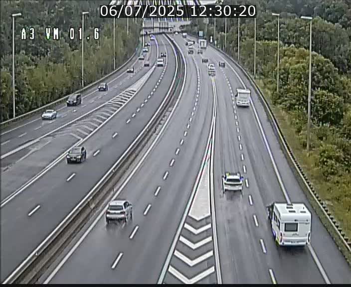 Traffic live webcam Luxembourg - Croix de Gasperich - A3 - BK 1.6 - direction France/Aire de Berchem
