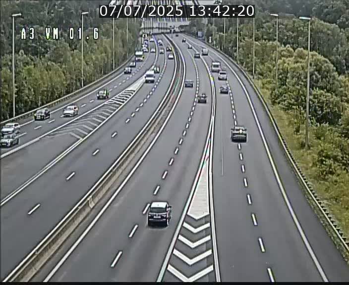 Traffic live webcam Luxembourg - Croix de Gasperich - A3 - BK 1.6 - direction France/Aire de Berchem