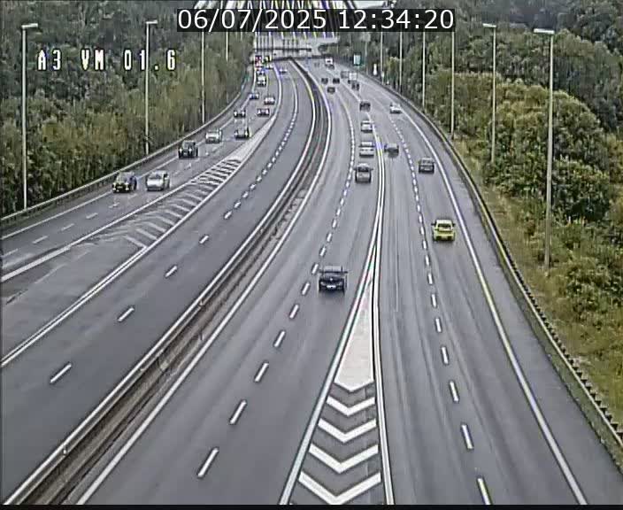 Traffic live webcam Luxembourg - Croix de Gasperich - A3 - BK 1.6 - direction France/Aire de Berchem