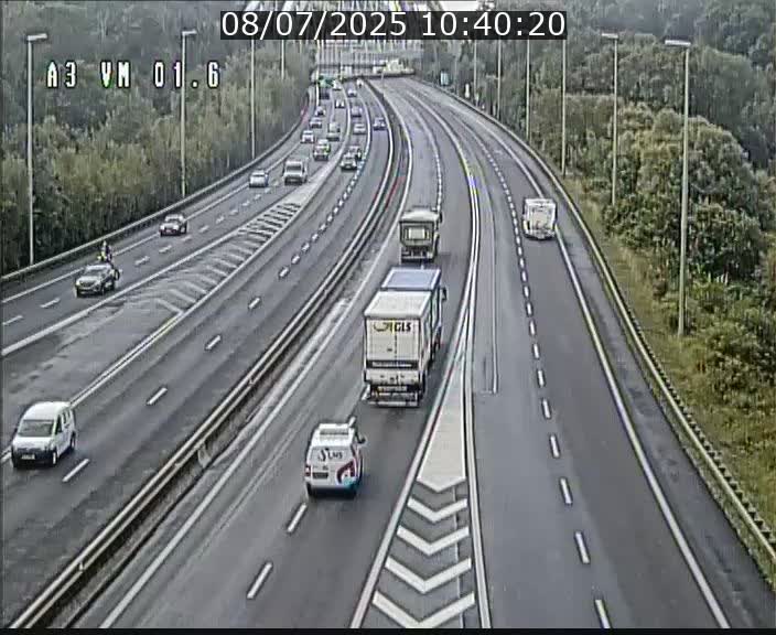 Traffic live webcam Luxembourg - Croix de Gasperich - A3 - BK 1.6 - direction France/Aire de Berchem