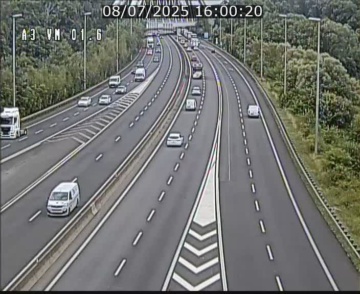 Traffic live webcam Luxembourg - Croix de Gasperich - A3 - BK 1.6 - direction France/Aire de Berchem