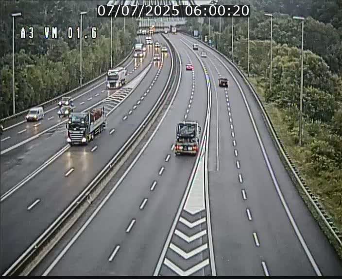 Traffic live webcam Luxembourg - Croix de Gasperich - A3 - BK 1.6 - direction France/Aire de Berchem