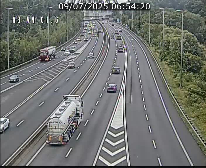 Traffic live webcam Luxembourg - Croix de Gasperich - A3 - BK 1.6 - direction France/Aire de Berchem