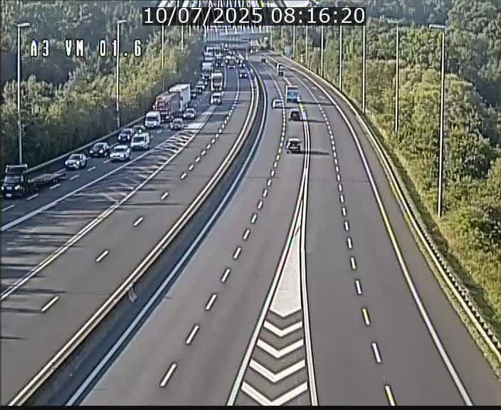 Traffic live webcam Luxembourg - Croix de Gasperich - A3 - BK 1.6 - direction France/Aire de Berchem